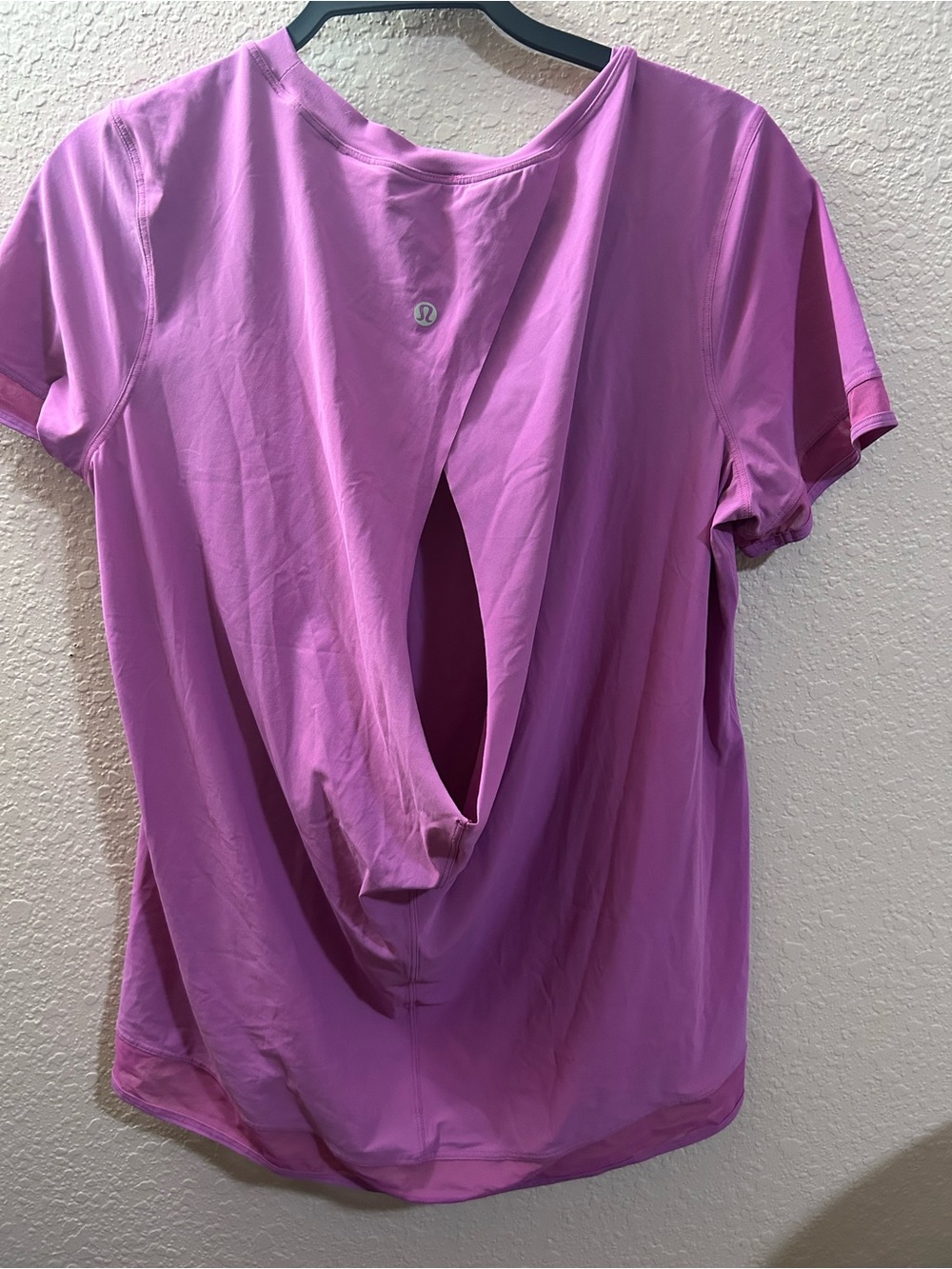 Lululemon Magenta Pink Mesh Trim Open Back Short Sleeve Run Top – Size 6 - Picture 10 of 13